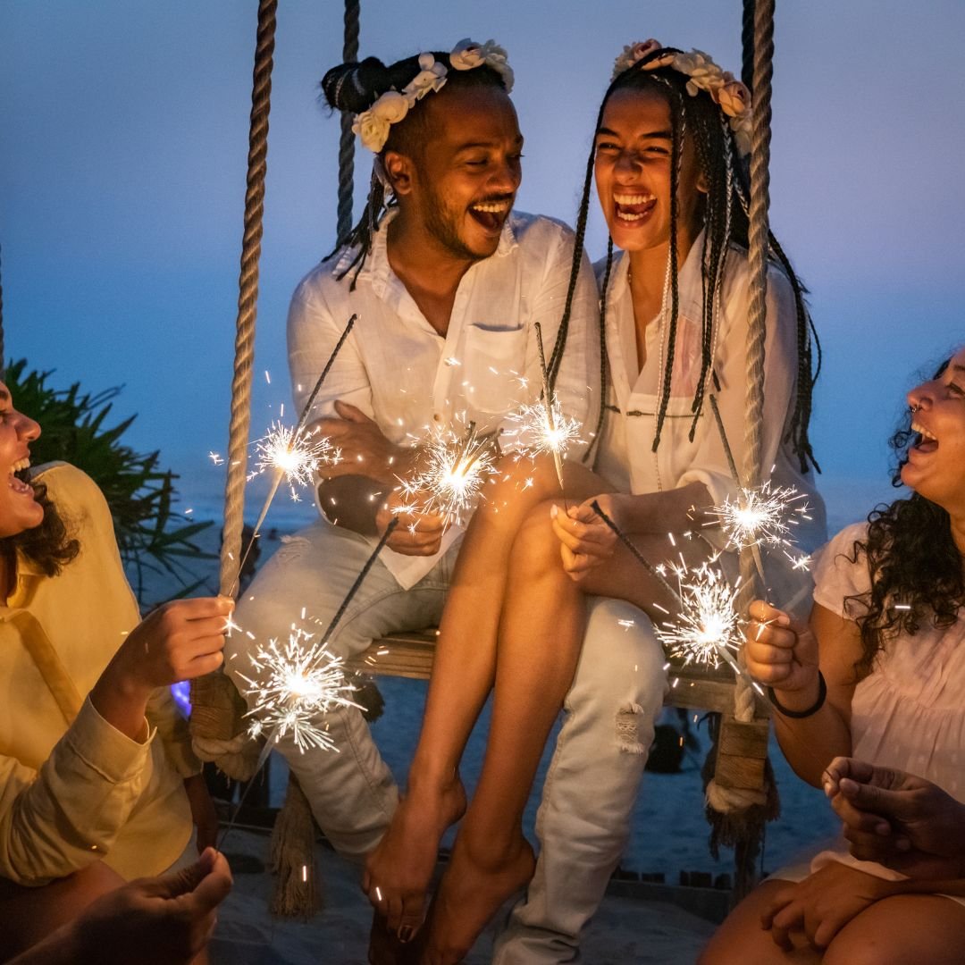 pessoas celebrando despedida de solteiro no rio de janeiro