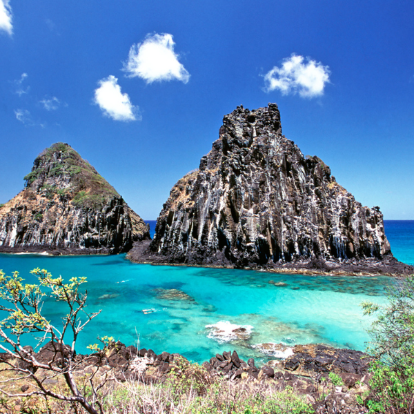 Fernando de Noronha coastline, where a legal visitor cap limits how many people may be present